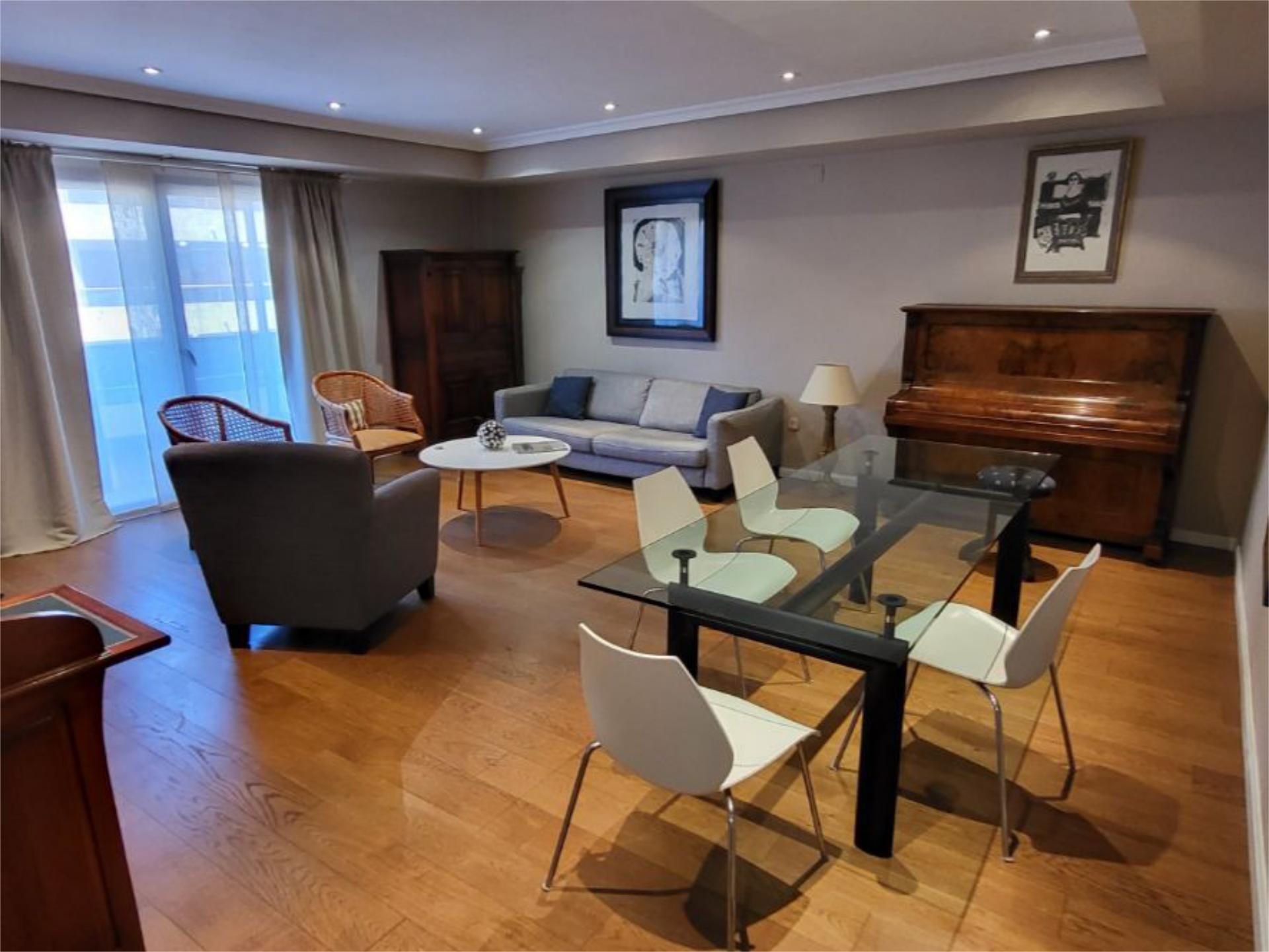 Living room of Flat for sale in  Valencia Capital  with Air Conditioner and Balcony