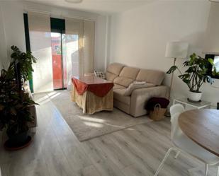 Living room of Flat for sale in Vélez-Málaga  with Air Conditioner, Heating and Parquet flooring