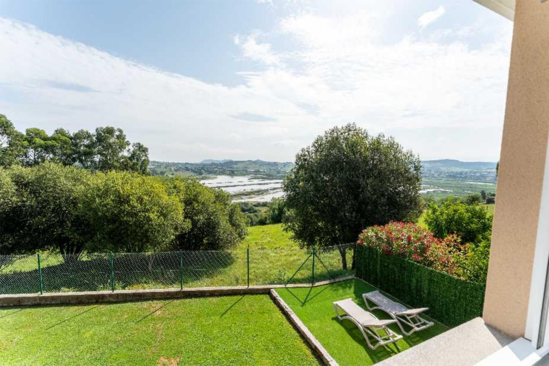 Jardí de Casa o xalet de lloguer en Suances amb Calefacció, Jardí privat i Parquet