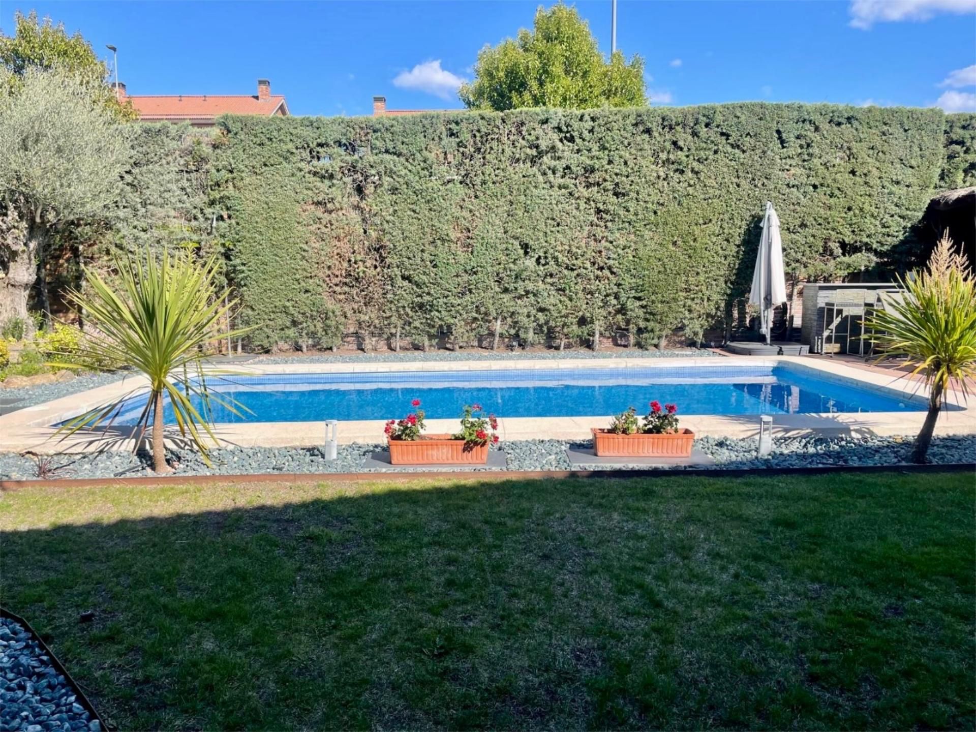 Swimming pool of House or chalet for sale in Las Rozas de Madrid  with Air Conditioner, Terrace and Swimming Pool