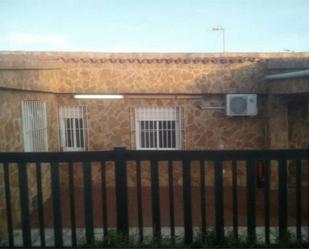 Vista exterior de Casa adosada en venda en Castellón de la Plana / Castelló de la Plana amb Calefacció, Jardí privat i Terrassa
