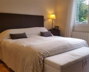 Bedroom of Single-family semi-detached for sale in Majadahonda  with Air Conditioner, Terrace and Balcony