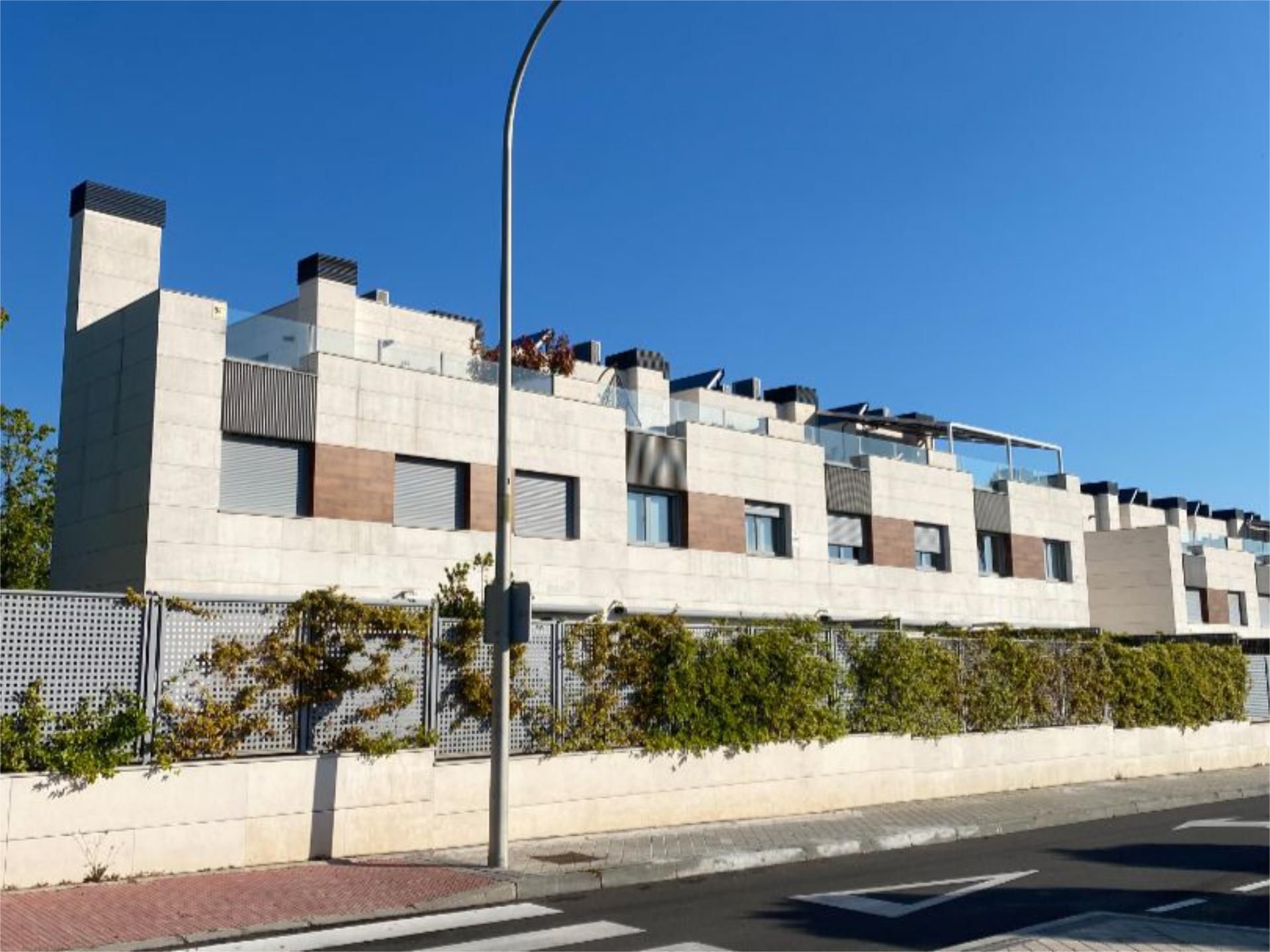 Exterior view of House or chalet for sale in  Madrid Capital  with Air Conditioner, Heating and Private garden