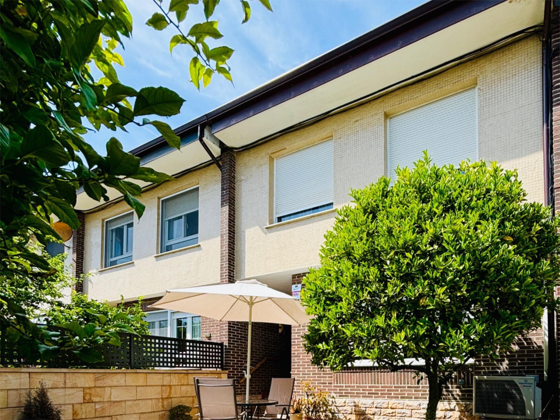Vista exterior de Casa o xalet en venda en Santander amb Aire condicionat i Terrassa