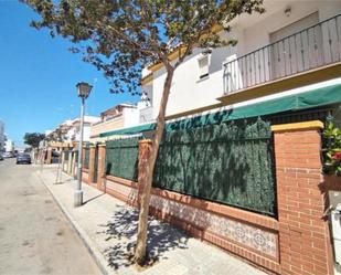 Vista exterior de Casa adosada de lloguer en Chipiona amb Terrassa, Traster i Moblat