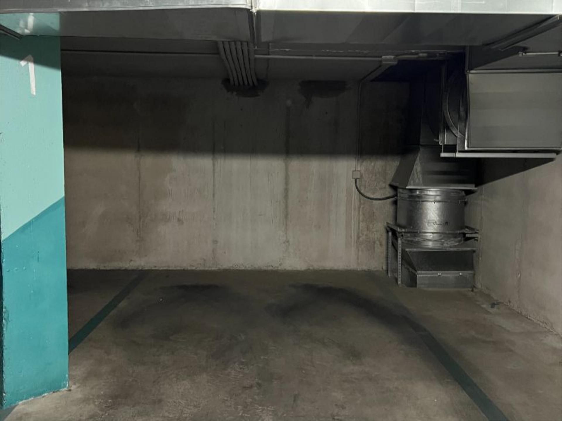Garage to rent in  Granada Capital