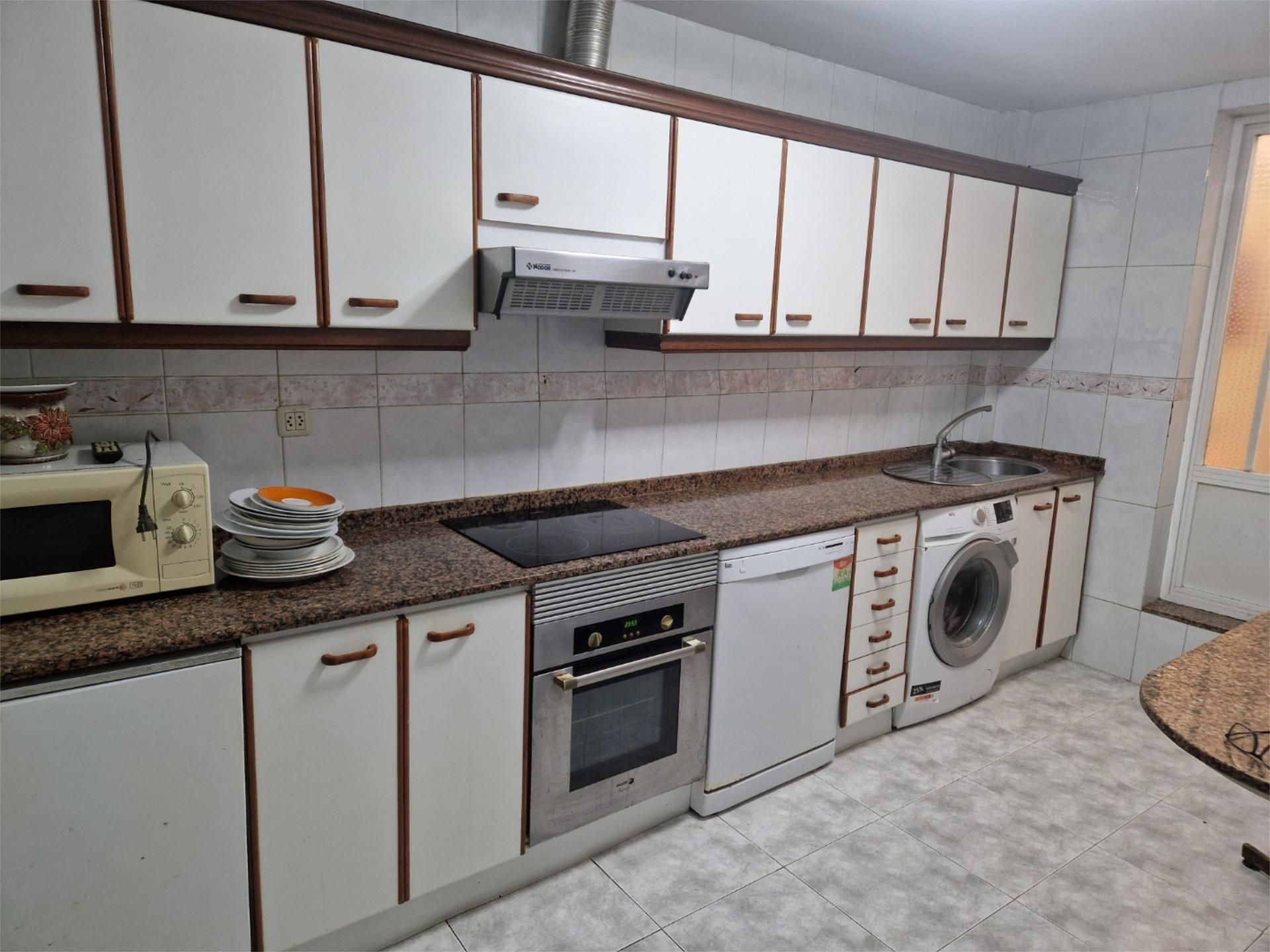 Kitchen of Flat for sale in A Coruña Capital   with Parquet flooring, Oven and Washing machine