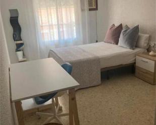 Dormitori de Pis de lloguer en  Córdoba Capital amb Terrassa i Moblat