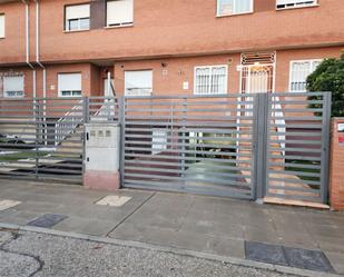 Vista exterior de Pis en venda en Arganda del Rey amb Calefacció, Jardí privat i Terrassa