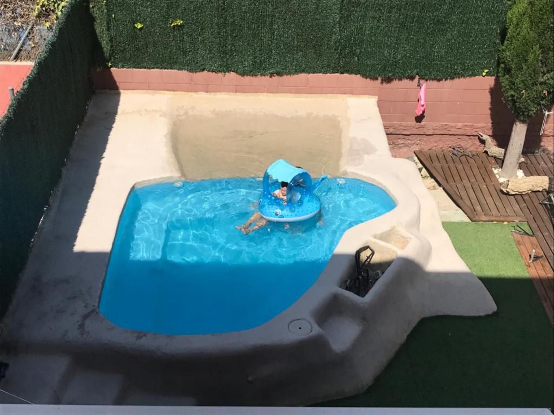 Piscina de Casa adosada en venda en Arganda del Rey amb Calefacció, Jardí privat i Terrassa