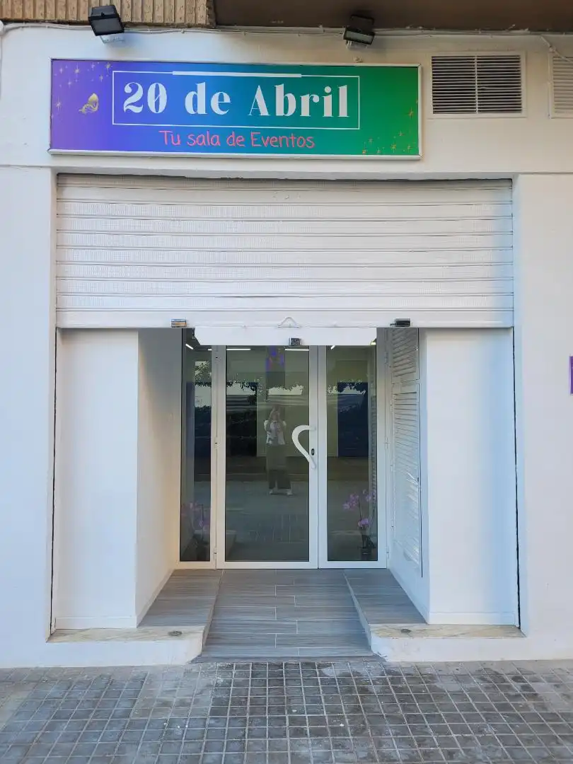 Commercial properties for rent in Avinguda del Primer de Maig, 36, L'Hort de Senabre Exterior view of Commercial properties for rent in Valencia with Air Conditioner and Furnished