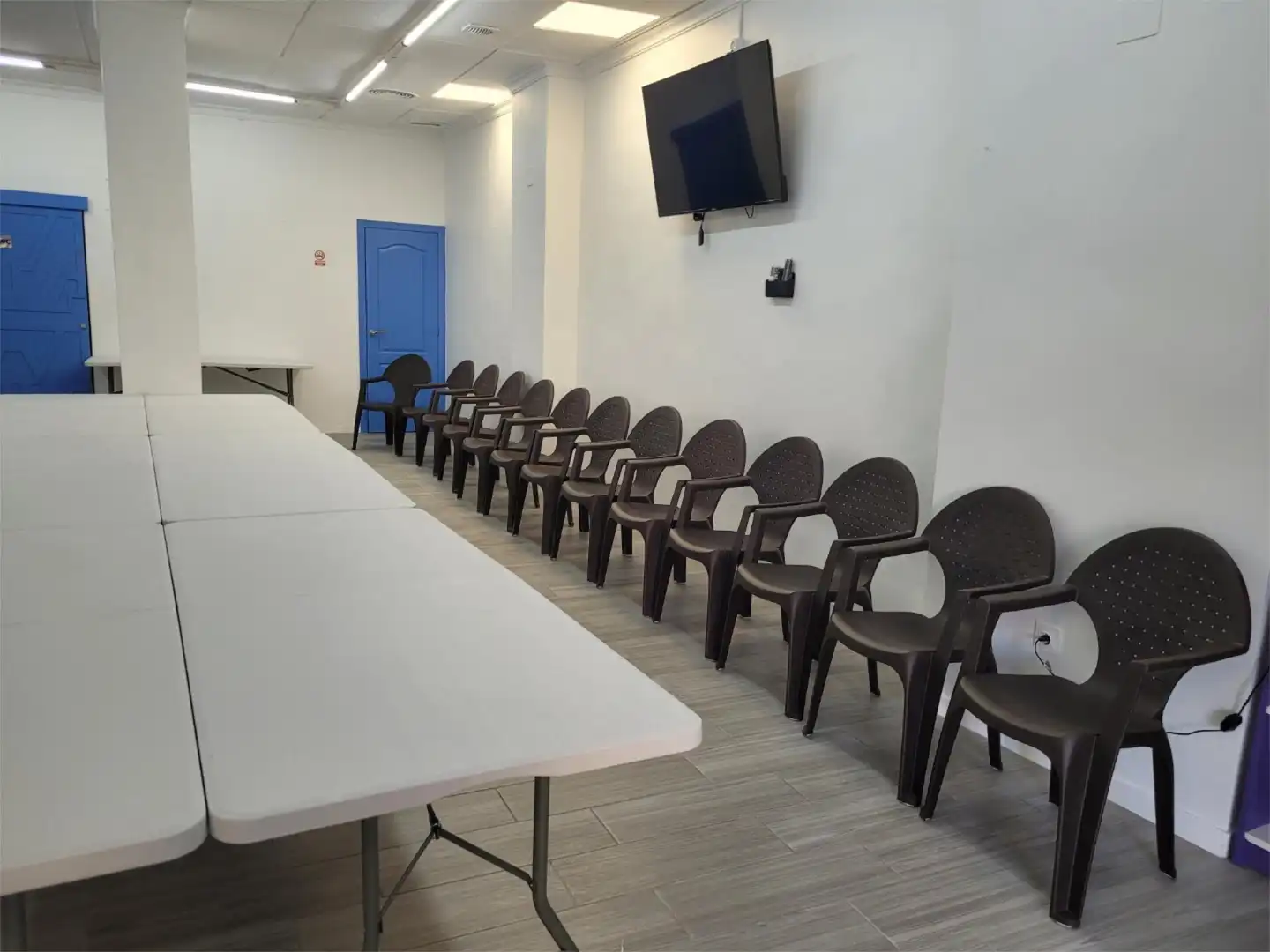 Commercial properties for rent in Avinguda del Primer de Maig, 36, L'Hort de Senabre Commercial properties for rent in Valencia with Air Conditioner and Furnished