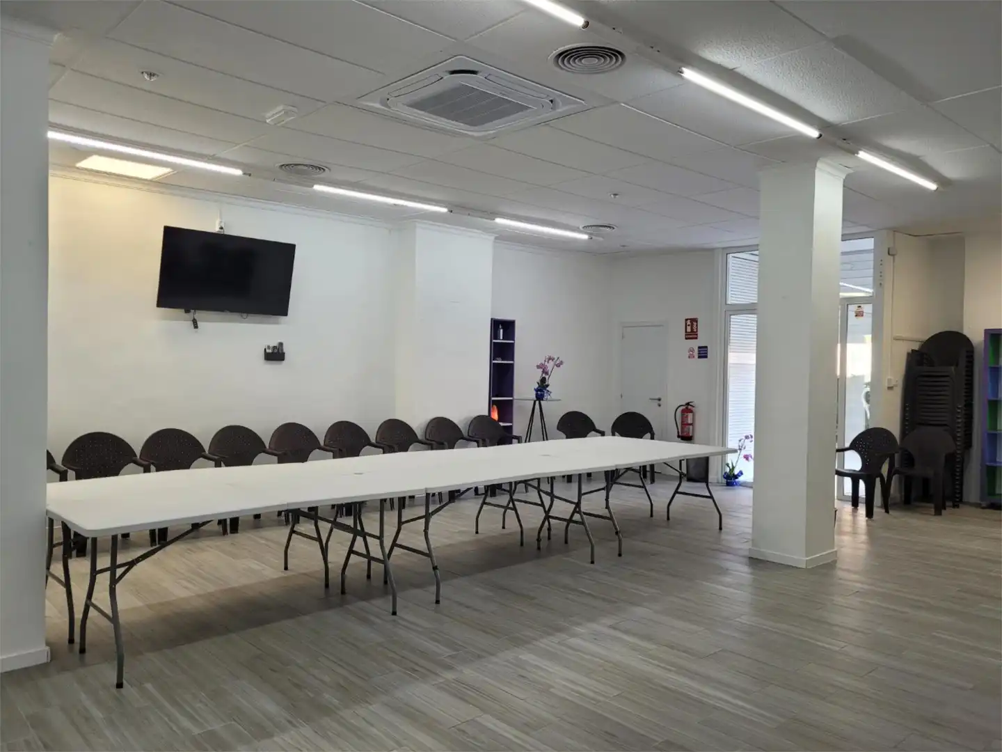 Commercial properties for rent in Avinguda del Primer de Maig, 36, L'Hort de Senabre Commercial properties for rent in Valencia with Air Conditioner and Furnished