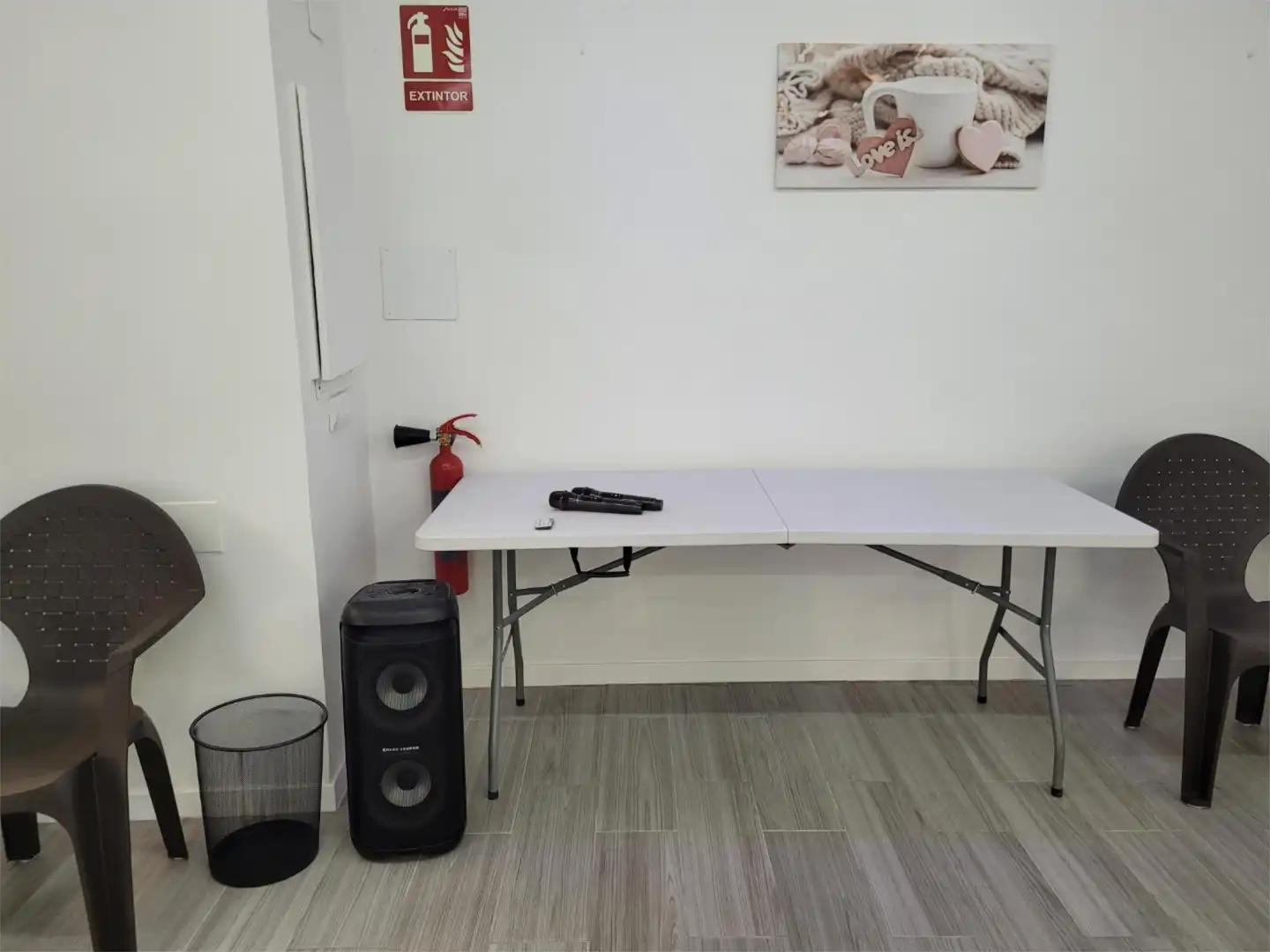 Commercial properties for rent in Avinguda del Primer de Maig, 36, L'Hort de Senabre Commercial properties for rent in Valencia with Air Conditioner and Furnished