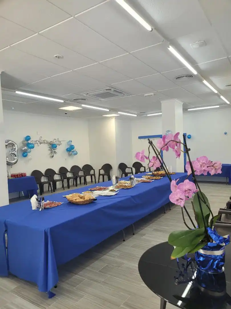 Commercial properties for rent in Avinguda del Primer de Maig, 36, L'Hort de Senabre Dining room of Commercial properties for rent in Valencia with Air Conditioner and Furnished