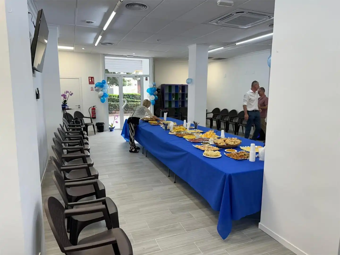 Commercial properties for rent in Avinguda del Primer de Maig, 36, L'Hort de Senabre Dining room of Commercial properties for rent in Valencia with Air Conditioner and Furnished