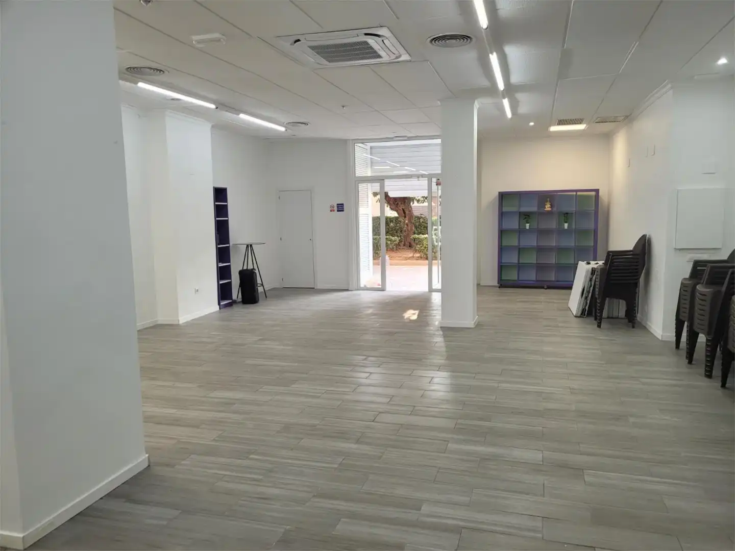 Commercial properties for rent in Avinguda del Primer de Maig, 36, L'Hort de Senabre Commercial properties for rent in Valencia with Air Conditioner and Furnished