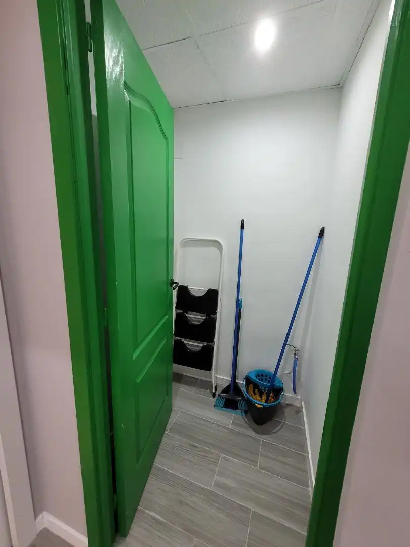 Commercial properties for rent in Avinguda del Primer de Maig, 36, L'Hort de Senabre Commercial properties for rent in Valencia with Air Conditioner and Furnished