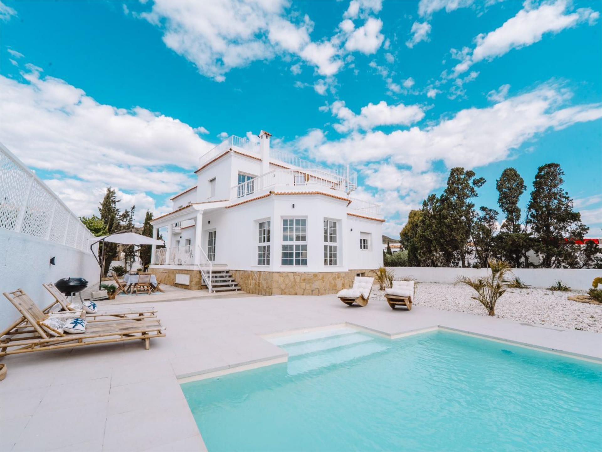 Vista exterior de Casa o xalet en venda en Mojácar amb Terrassa, Piscina i Balcó