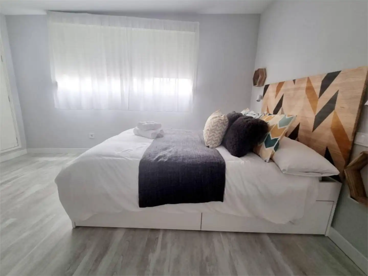 Bedroom of Flat for sale in Sevilla  with Air Conditioner, Parquet flooring and Furnished