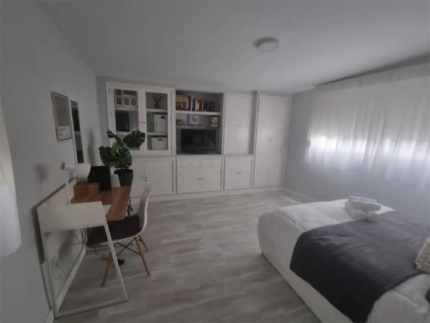 Bedroom of Flat for sale in Sevilla  with Air Conditioner, Parquet flooring and Furnished