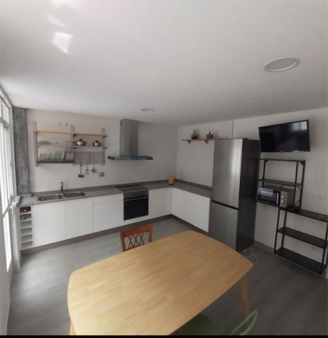 Cuina de Apartament per a compartir en Ourense Capital  amb Calefacció, Parquet i Moblat