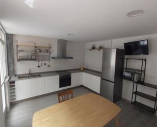Cuina de Apartament per a compartir en Ourense Capital  amb Calefacció, Parquet i Moblat