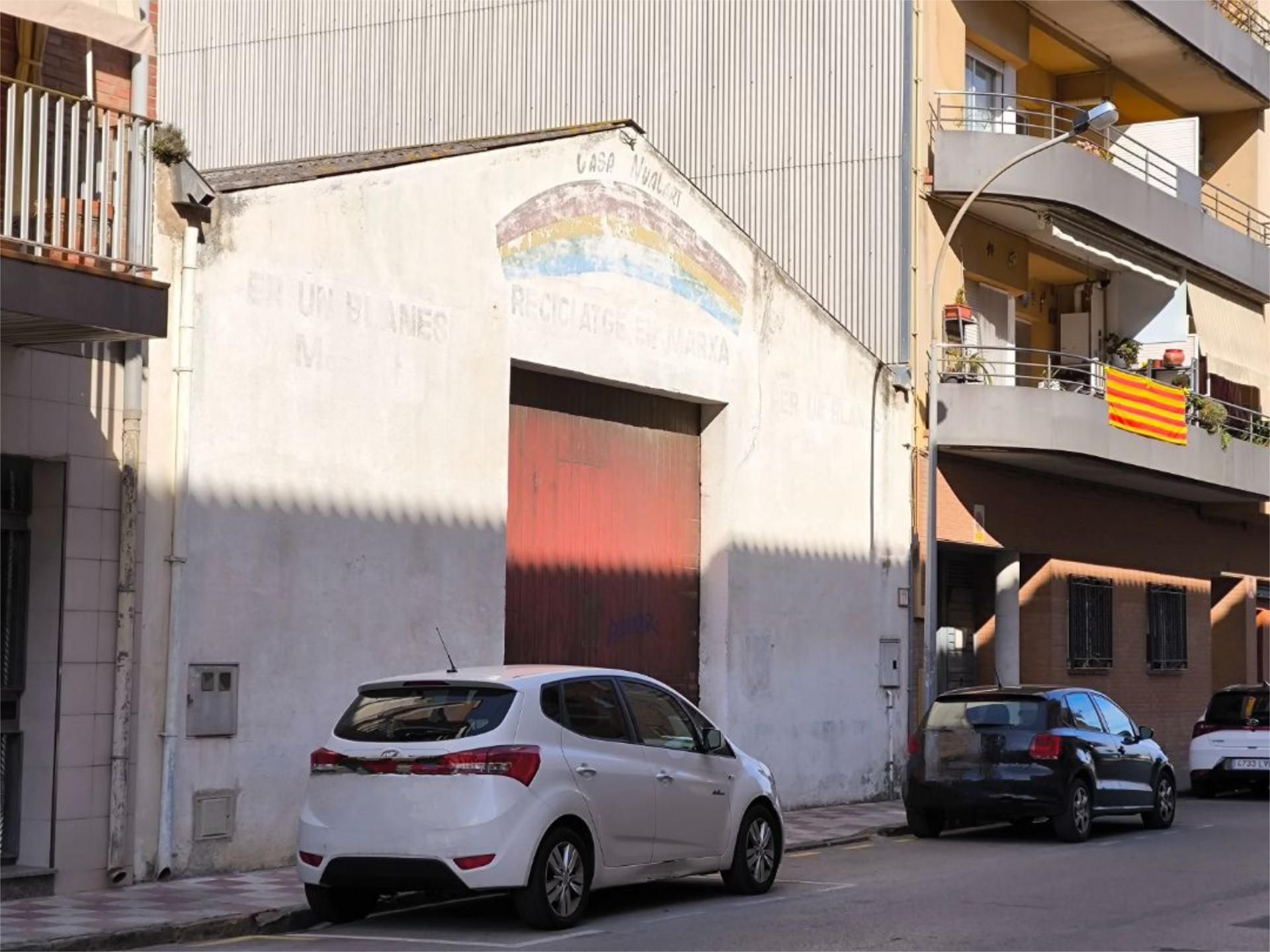 Vista exterior de Nau industrial en venda en Blanes