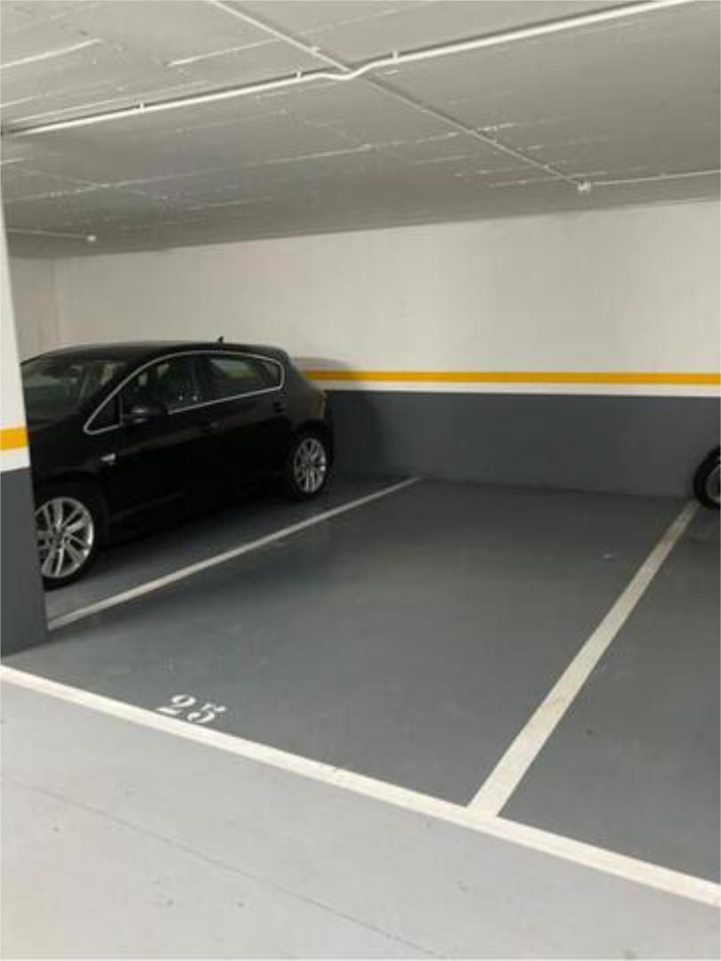 Parking of Garage to rent in Oleiros