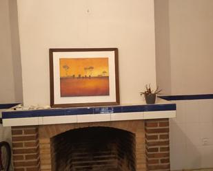 Sala d'estar de Casa adosada en venda en Talavera de la Reina amb Aire condicionat i Terrassa