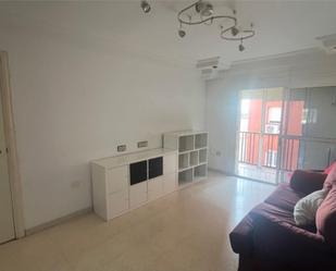 Sala d'estar de Pis en venda en Alcalá de Guadaira amb Aire condicionat i Balcó