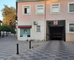 Parking of Box room to rent in Tomares
