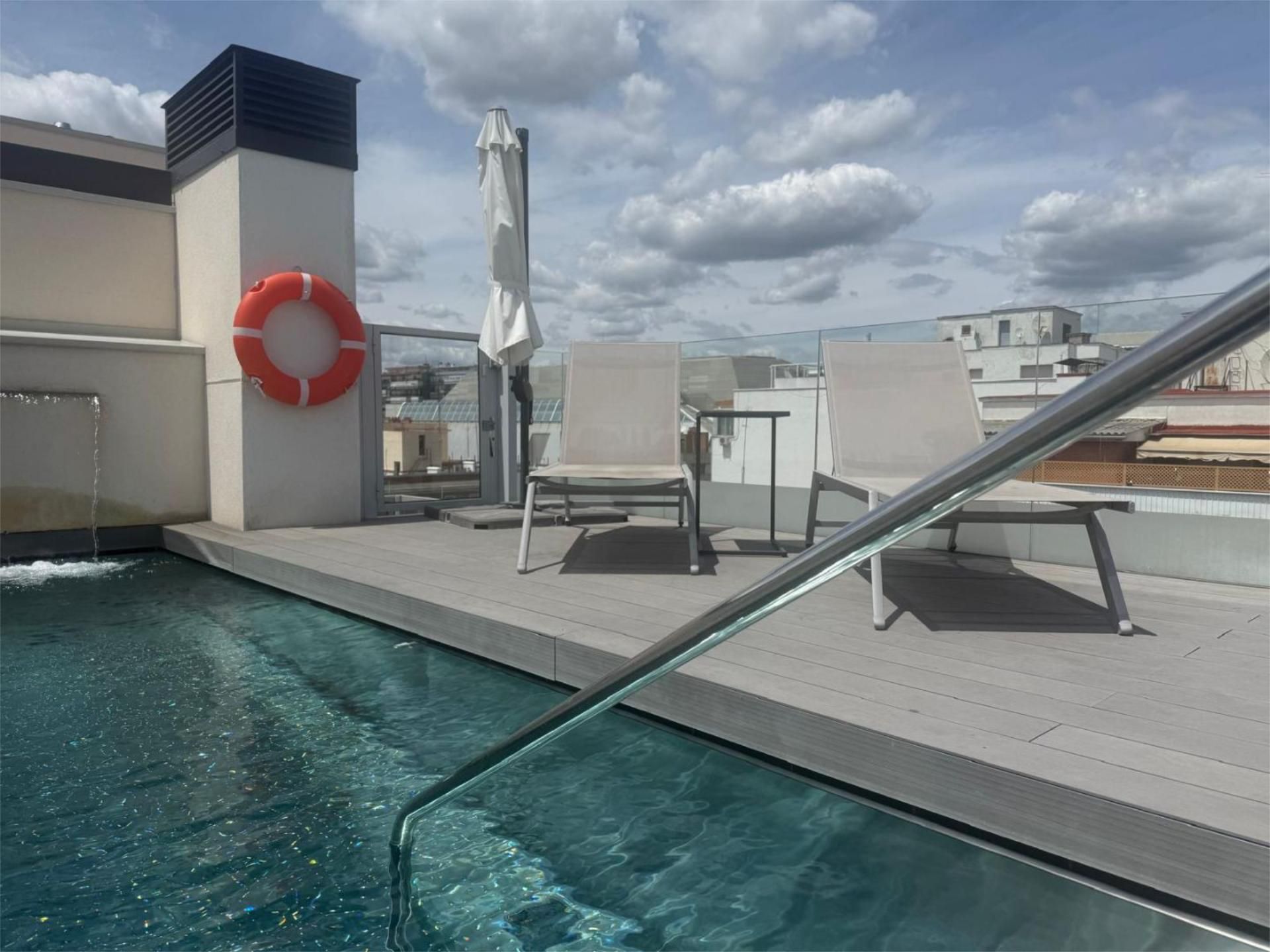 Piscina de Apartament de lloguer en  Madrid Capital amb Aire condicionat, Calefacció i Traster