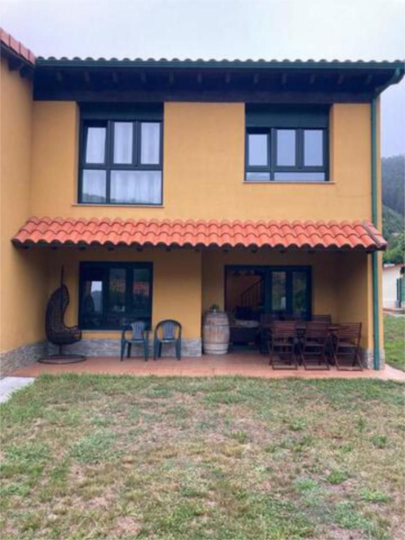 Terrassa de Casa adosada en venda en Candamo amb Calefacció, Jardí privat i Terrassa