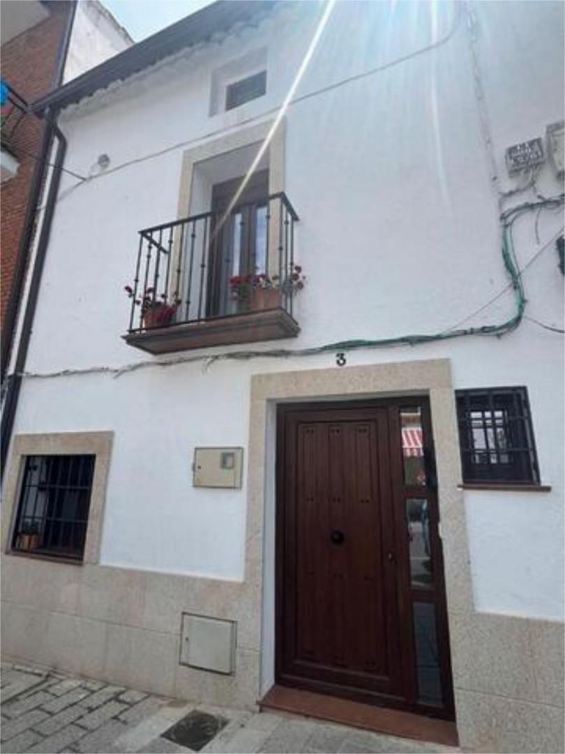 Vista exterior de Casa o xalet en venda en San Martín de Valdeiglesias amb Calefacció, Terrassa i Traster