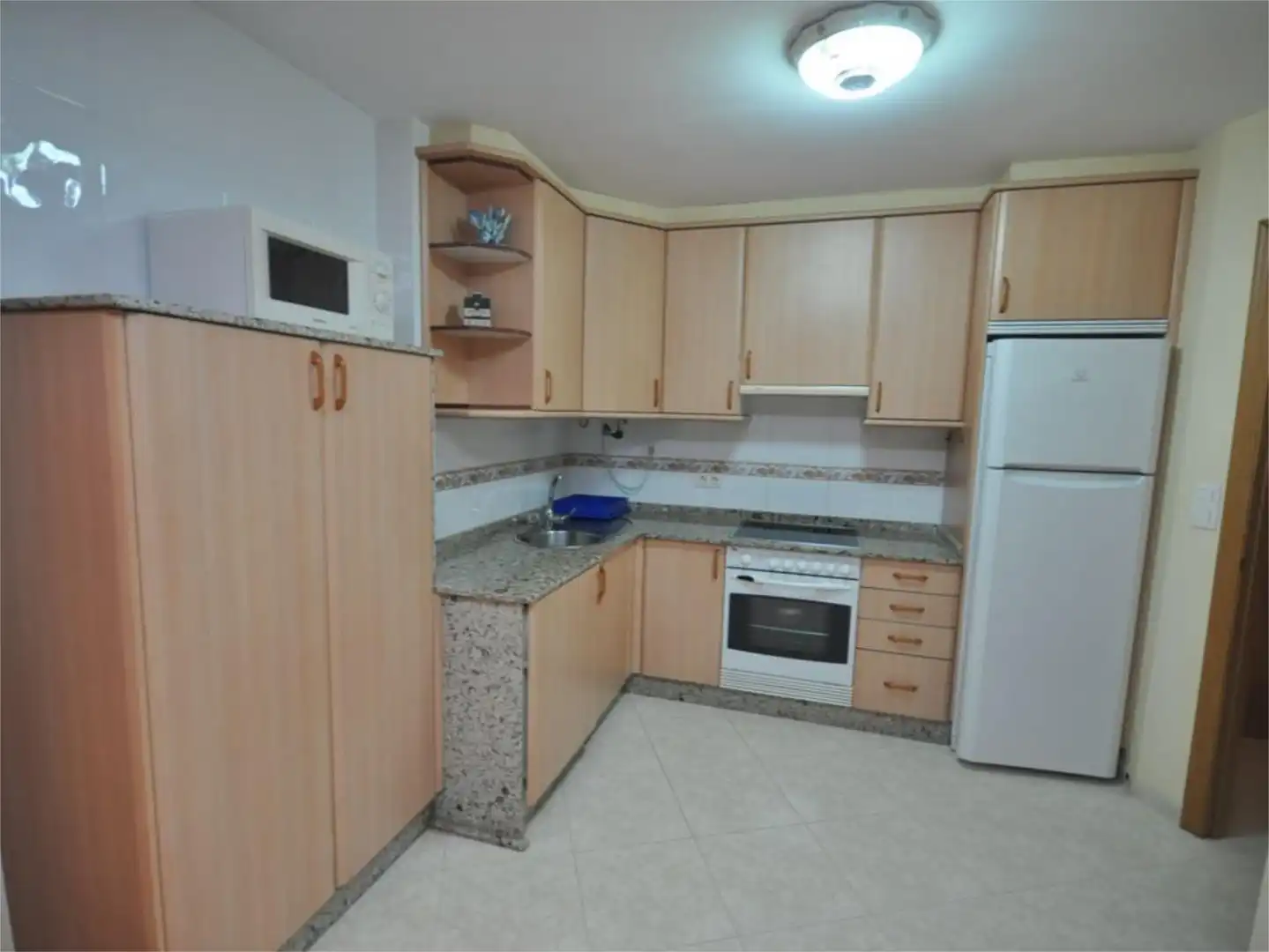 Piso en venta en Curro da Praza, 1, Muros Cocina de Piso en venta en Muros con Trastero, Amueblado y Videoportero