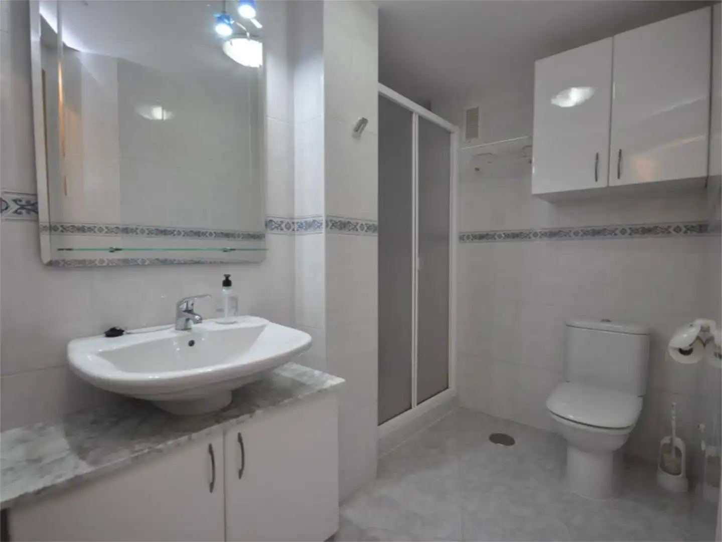 Piso en venta en Curro da Praza, 1, Muros Baño de Piso en venta en Muros con Trastero, Amueblado y Videoportero