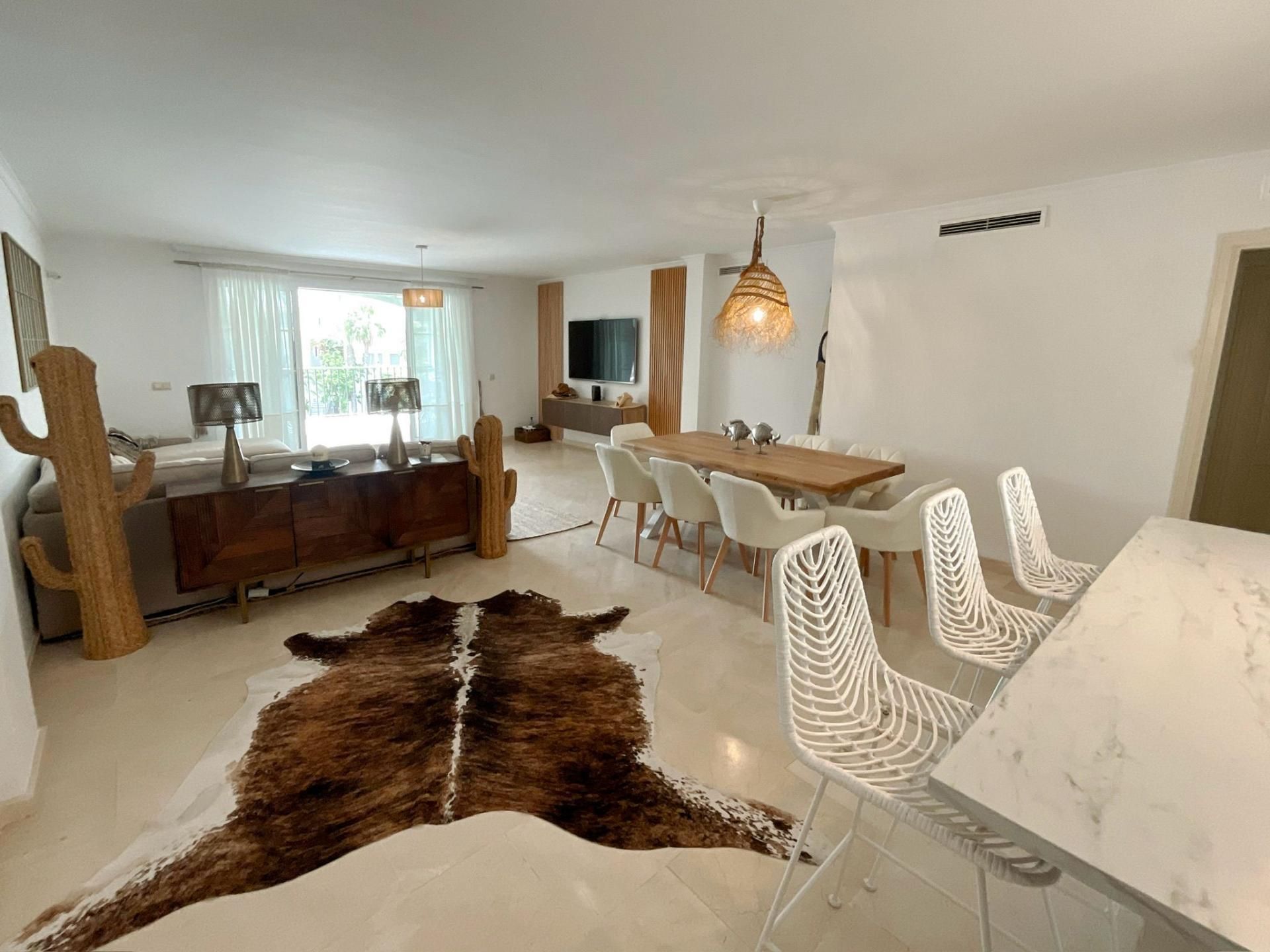 Dining room of Flat for sale in Sotogrande  with Air Conditioner, Heating and Parquet flooring