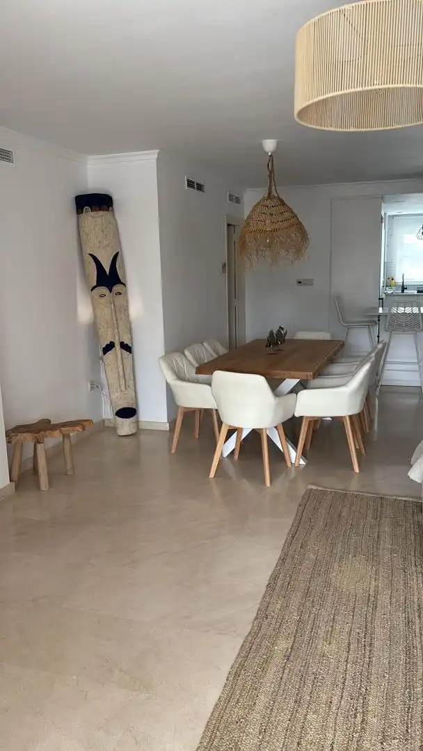 Piso en venta en Puerto de Sotogrande - La Marina Comedor de Piso en venta en Sotogrande con Aire acondicionado y Terraza