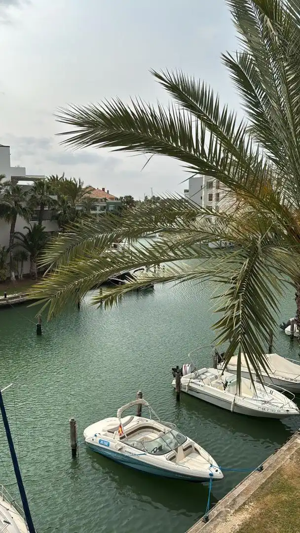 Piso en venta en Puerto de Sotogrande - La Marina Vista exterior de Piso en venta en Sotogrande con Aire acondicionado y Terraza