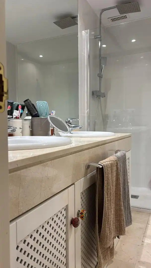 Piso en venta en Puerto de Sotogrande - La Marina Baño de Piso en venta en Sotogrande con Aire acondicionado y Terraza
