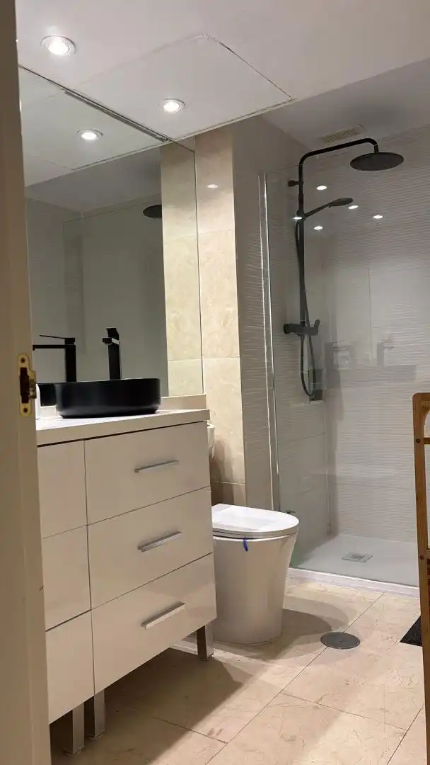 Piso en venta en Puerto de Sotogrande - La Marina Baño de Piso en venta en Sotogrande con Aire acondicionado y Terraza