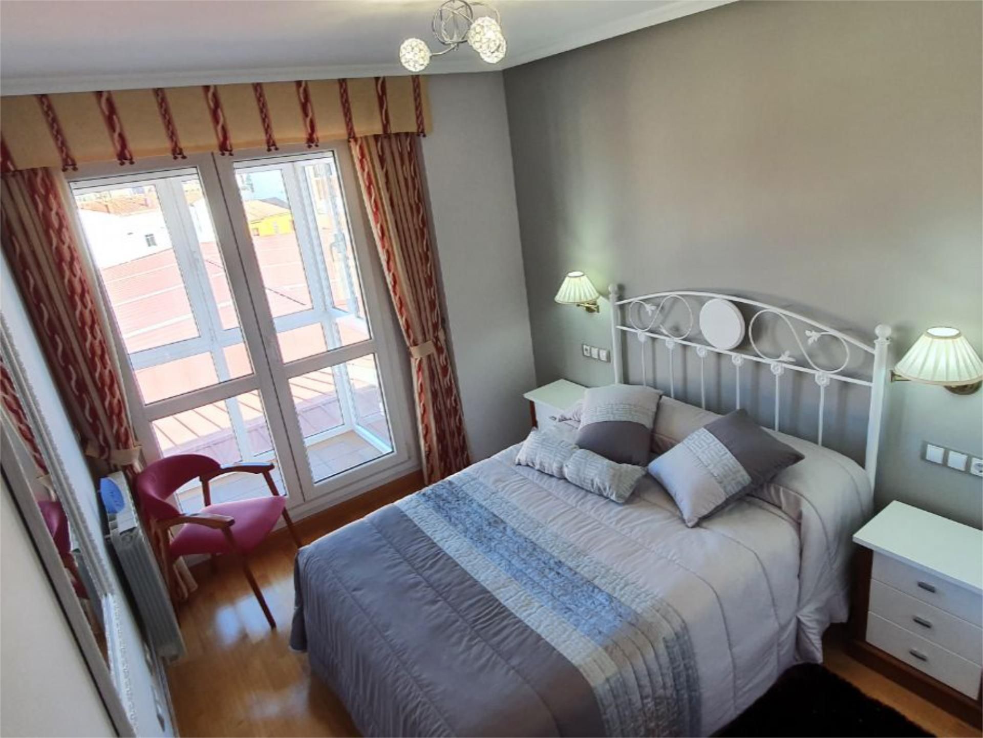 Dormitori de Apartament de lloguer en San Andrés del Rabanedo amb Calefacció, Traster i Moblat