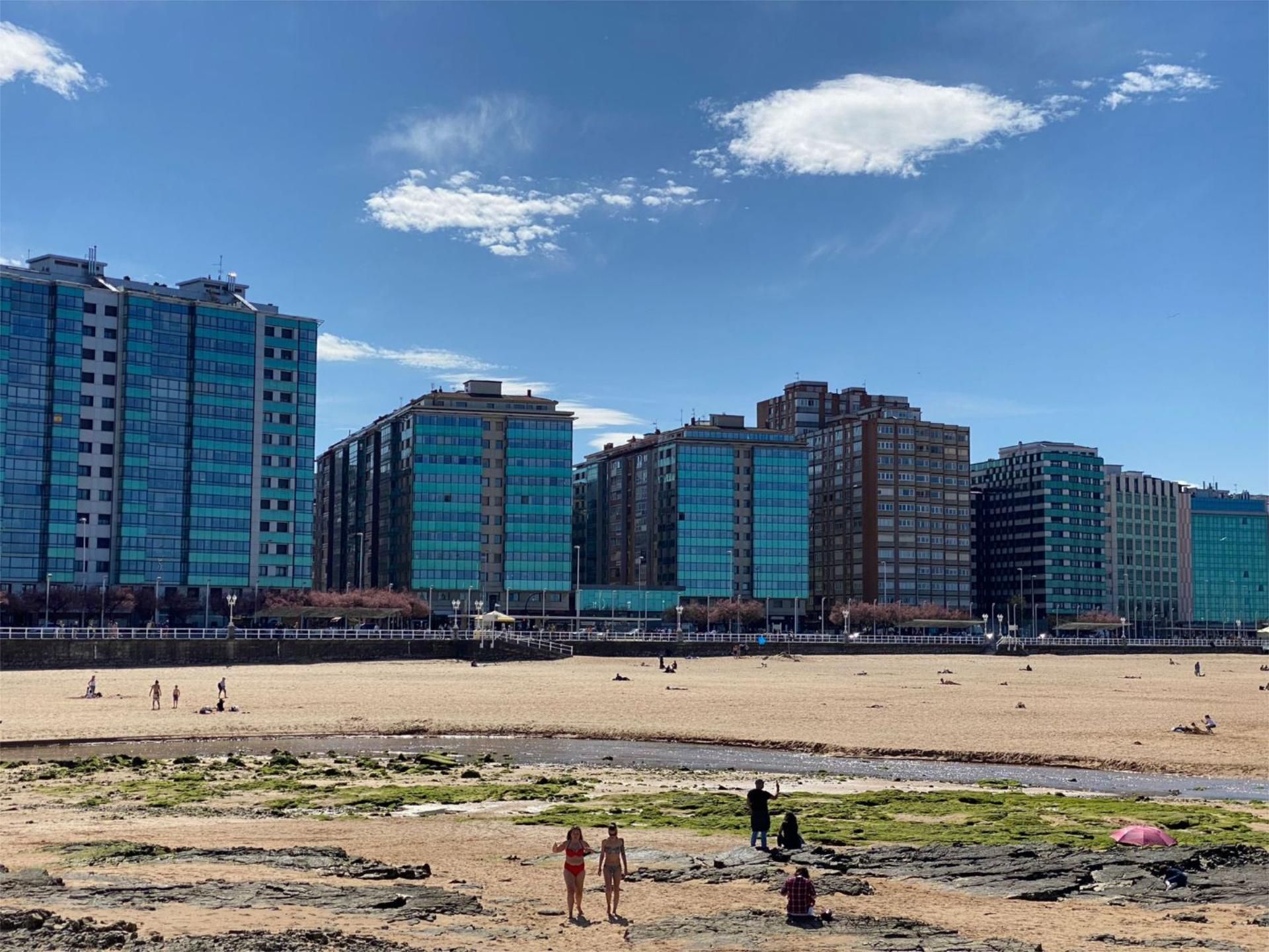 Exterior view of Flat to rent in Gijón   with Heating, Terrace and Furnished