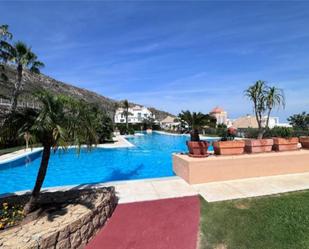 Vista exterior de Pis en venda en Benalmádena amb Aire condicionat, Terrassa i Piscina