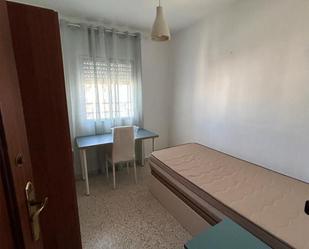 Dormitori de Pis de lloguer en Jerez de la Frontera amb Aire condicionat i Moblat