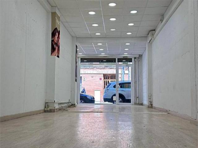 Local comercial en Alquiler en Carrer de Francesc Llunell, 43 en La Plana