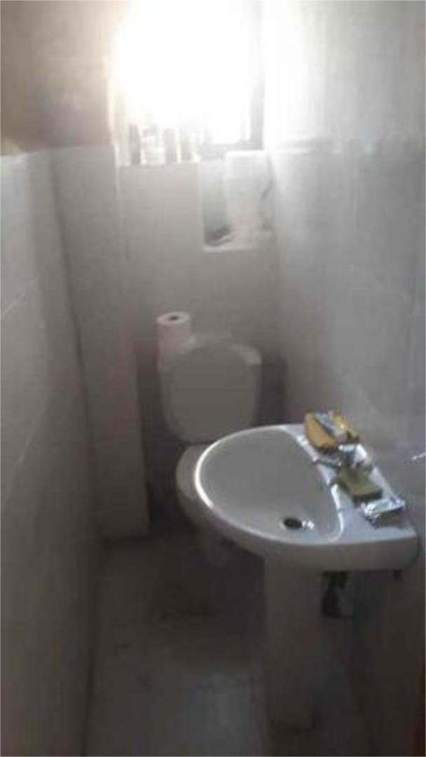 Bathroom of House or chalet for sale in Alcollarín