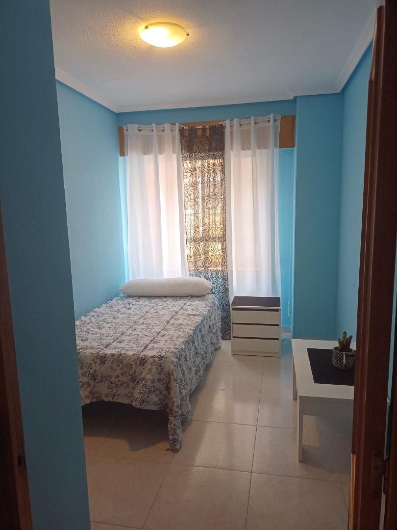 Flat to share in Carrer Lafora, 32, Florida Baja