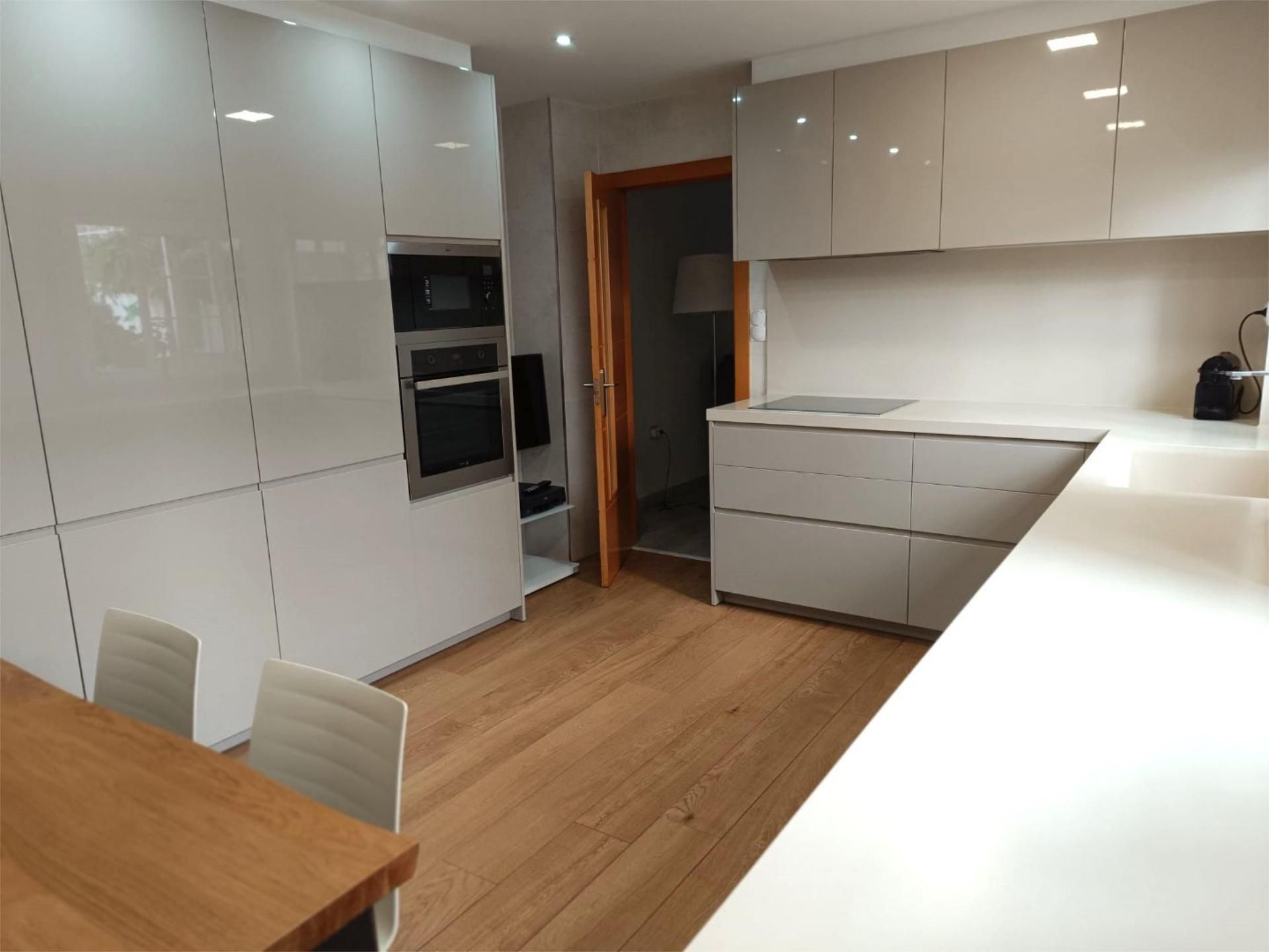 Pis en venda a Carrer del Poeta Llombart, 8, Centro Puerto Cuina de Pis en venda en Sagunto / Sagunt amb Aire condicionat, Calefacció i Terrassa